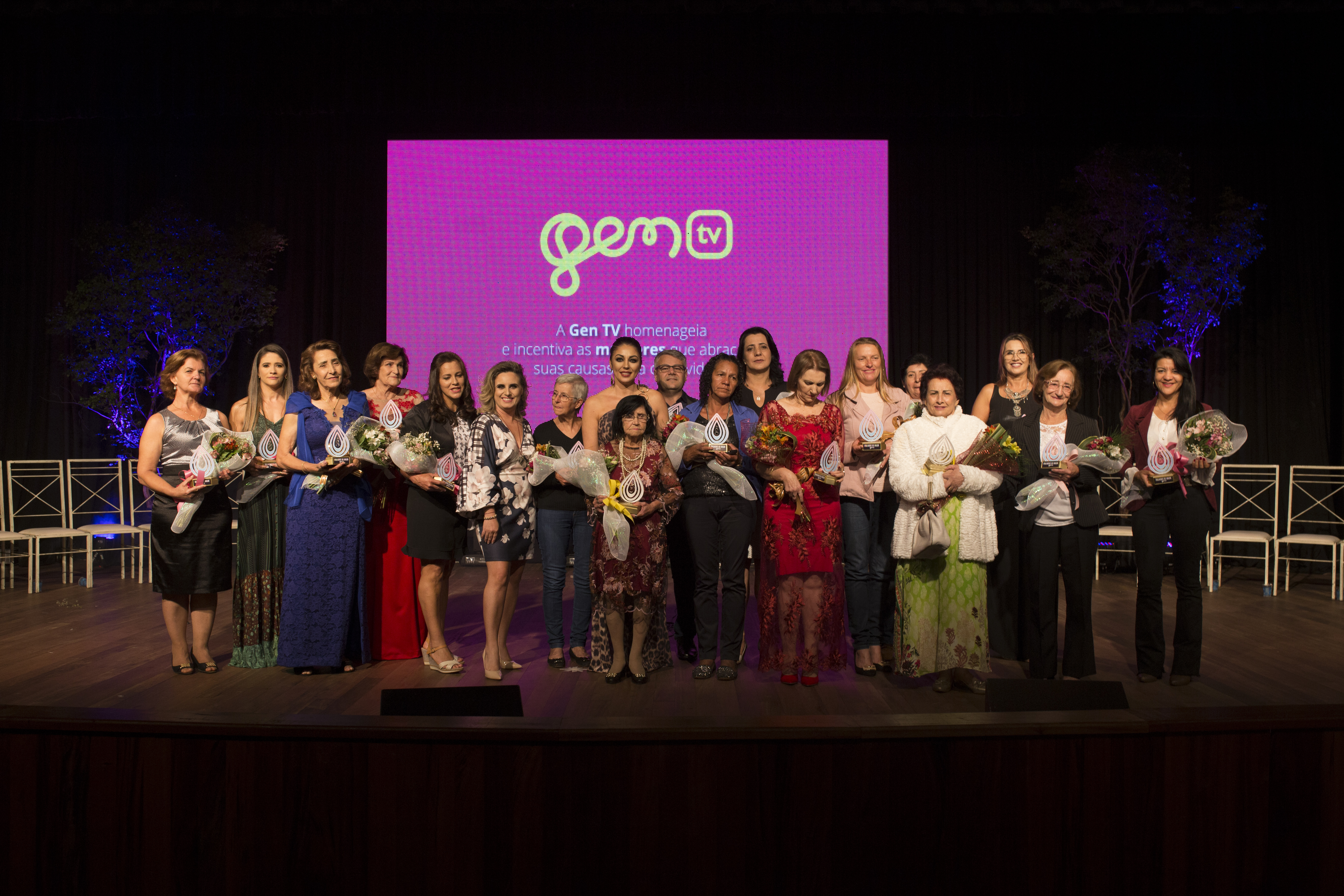 Uma noite cheia de emoção: 18 mulheres do Noroeste catarinense recebem homenagens da GenTV